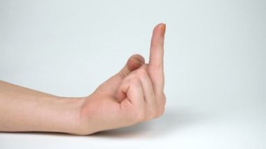 El orta parmak gösterilen görüntüleri