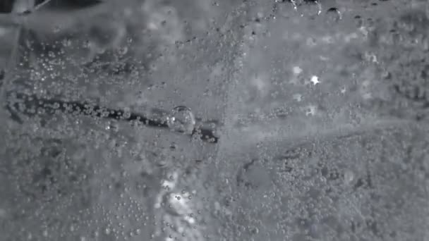 Images d'eau gazeuse avec bulles en verre — Video
