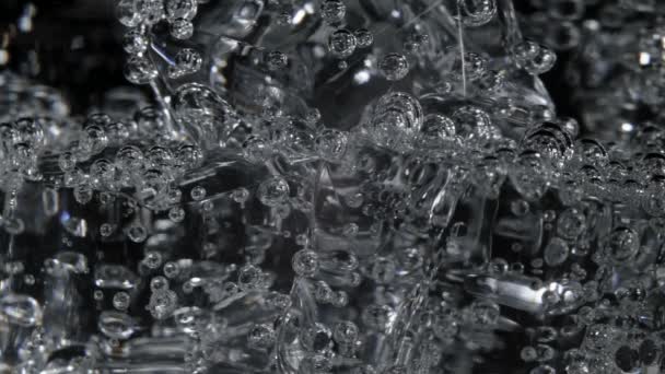 Beelden van soda water met bubbels — Stockvideo