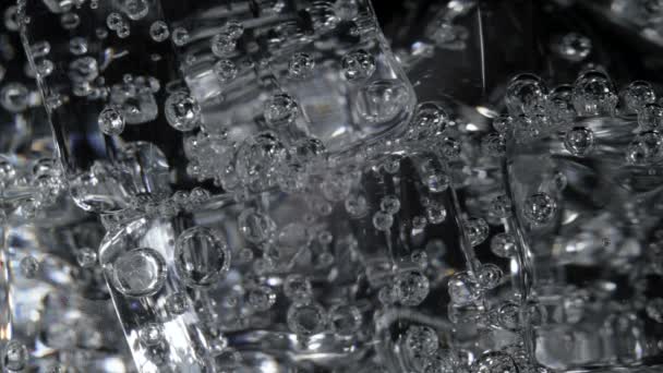 Beelden van water met bubbels — Stockvideo
