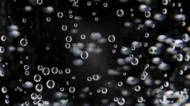 Soda su kabarcıkları cam ile makro video