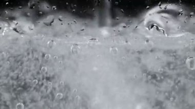 Mineral su kabarcıkları ile makro video