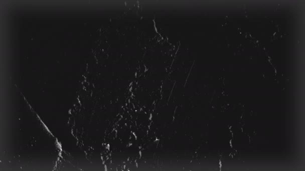 Schwarze Oberfläche der alten Folie mit Kratzern — Stockvideo