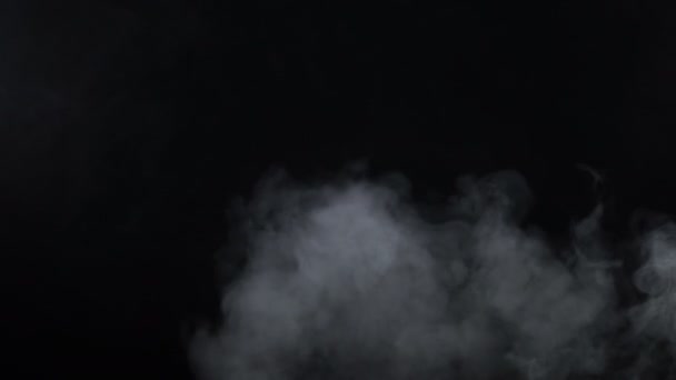 Siyah arka planda sigara dumanı — Stok video