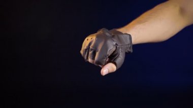Video of the man showing fuck in sport gloves