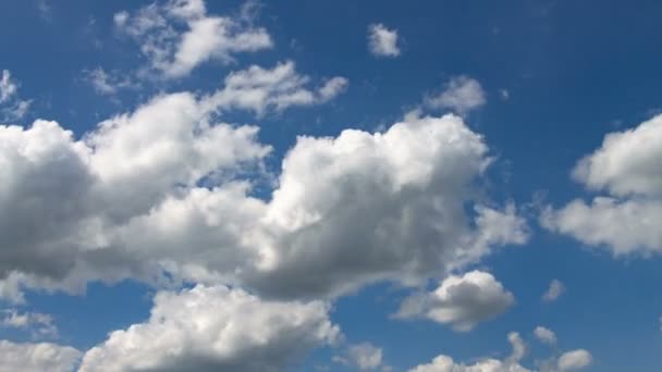 Timelapse Nuvens no céu na hora de verão — Vídeo de Stock