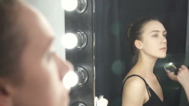 Visagist uygulanan temel toz video