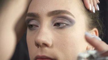 Kirpik maşa kullanarak Master video