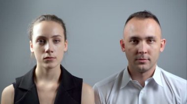 Video eğlenceli grimacing erkek ve kadın