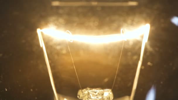 Видео лампы накаливания на черном фоне — стоковое видео