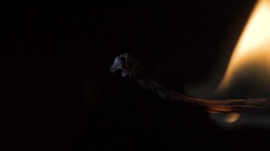 Ahşap yanan kibrit çöpü videosu