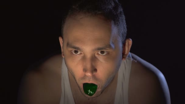 Video of madman with green mucus in mouth — Stock Video