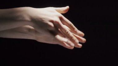 Gölgede kadın avuç içi Video