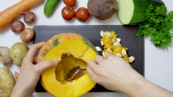 Video di puntinate di zucca arancione fresca — Video Stock