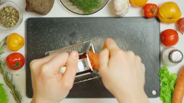 Video de rallador rallado de zanahoria y metal — Vídeos de Stock