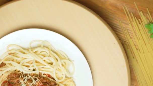 Video of cooking of pasta on round rolling table — Stock Video