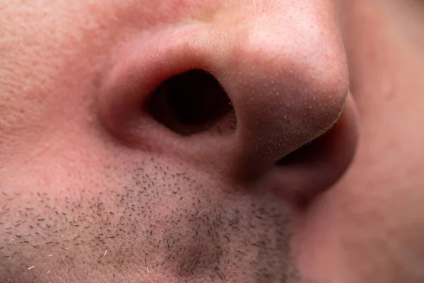 Imagen de un joven con nariz, foto de cerca —  Fotos de Stock