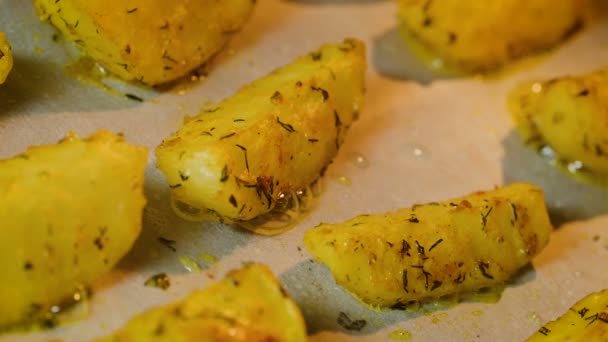 Video di fette di patate arrosto croccanti — Video Stock