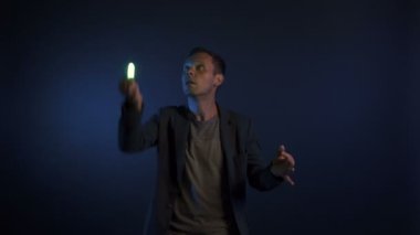 Işıklı sihirbaz videosu