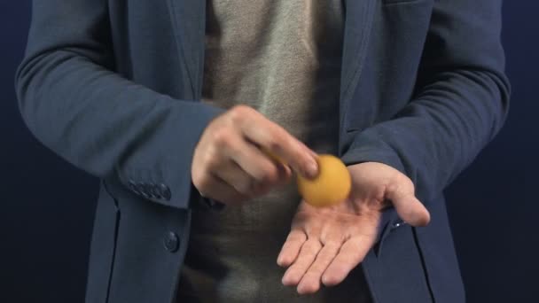 Video of magician showing trick with soft balls — Stock Video