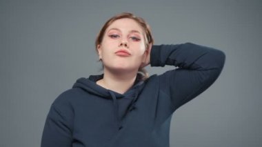 Kibirli kadının videosu, yakın plan.