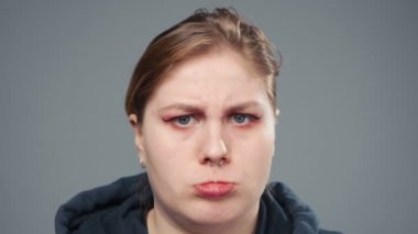 Surat asan kadının videosu, portresi.