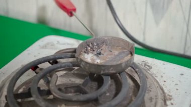 Evde eriyen kalay videosu