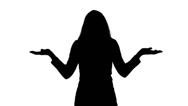 Video von achselzuckender Frauensilhouette — Stockvideo