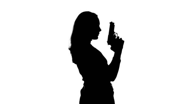 Video de silueta de mujer con pistola — Vídeos de Stock