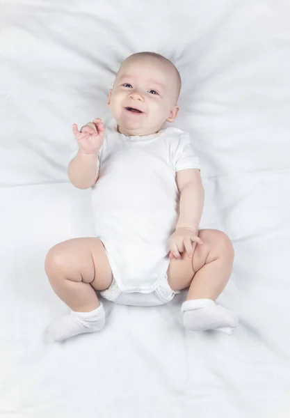 Imagem de um bebê de seis meses em um fundo branco — Fotografia de Stock