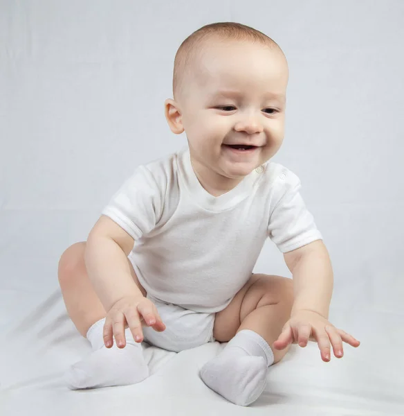 Imagem de um bebê sorridente de oito meses — Fotografia de Stock