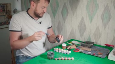 Evdeki teneke oyuncakları boyayan esnafın vurulması