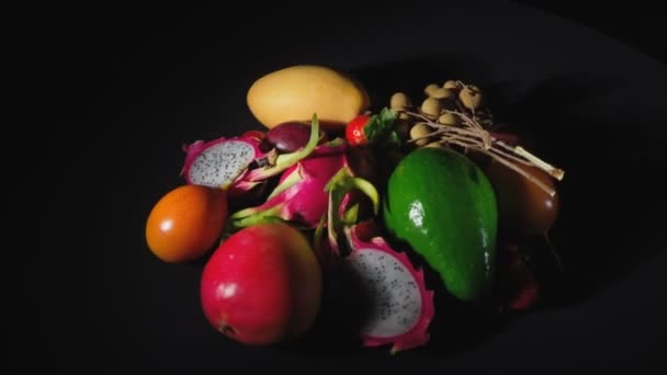 Vidéo de fruits exotiques tournants — Video