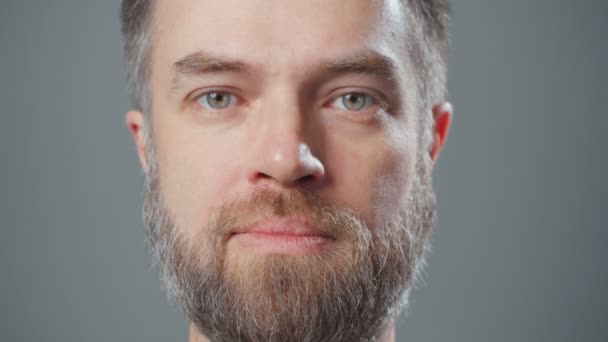 Extreme close seup video of bearded man — стоковое видео