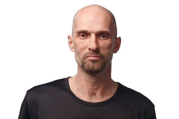 Лысый взрослый мужчина в черной рубашке на белом фоне — стоковое фото