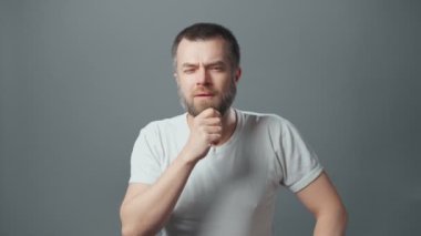 Sakallı, ilgili genç adamın videosu.