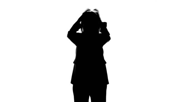 Vidéo de cheveux déchirants femmes silhouette en costume veste — Video