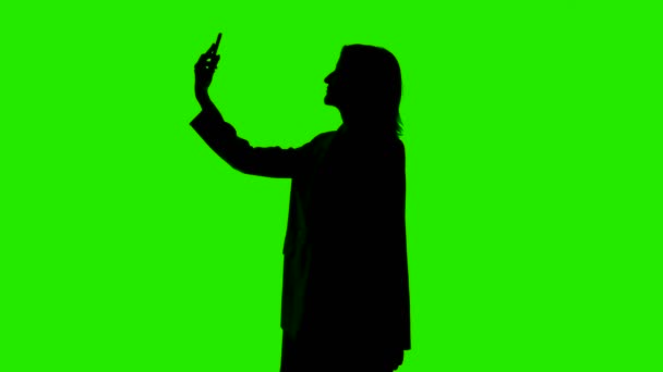 Video van het maken van selfie vrouwen silhouet — Stockvideo