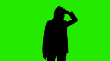 Yeşil arka planda takım elbiseli kadın silueti videosu.