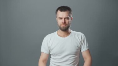 Sakallı, suratsız bir gencin vurulması.