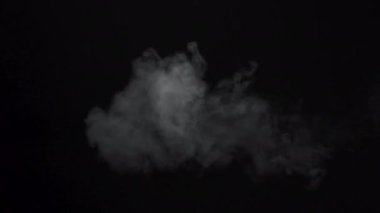Siyah arka planda elektronik sigara dumanının 4K videosu