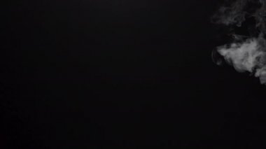 Kopyalama alanı ile hafif bulutlu elektronik sigara dumanı 4k çekim