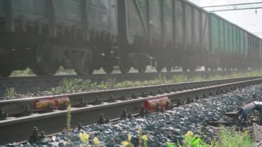 Demiryolunda hareket halindeki trenlerin vurulması