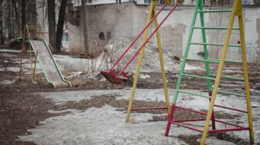 Boya soyan boş kirli oyun alanı videosu