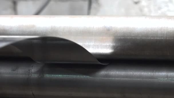 Close-up de vídeo de trabalho máquina de dobra de chapas de metais — Vídeo de Stock