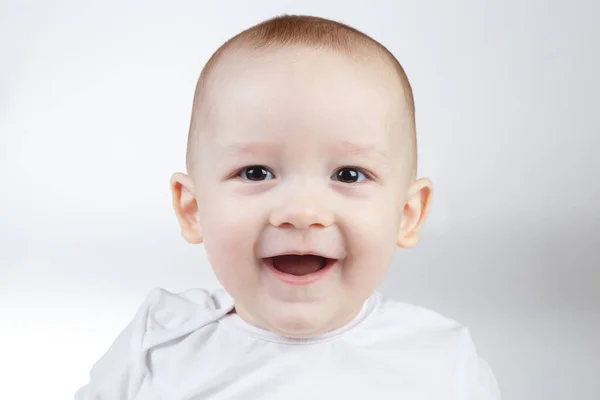Retrato de um bebê sorridente de dez meses de idade — Fotografia de Stock