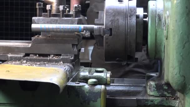 Shooting of a man making metal spiral on a lathe in workshop — Stock Video