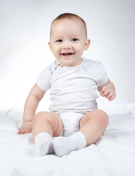 Foto de um menino sorridente de dez meses — Fotografia de Stock