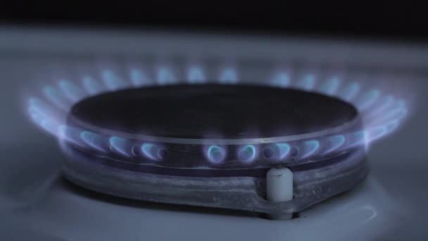 Vidéo de poêle à gaz lumineux avec lumière bleue — Video