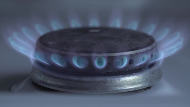 Video van brandende blauwe vlam - gas sove — Stockvideo